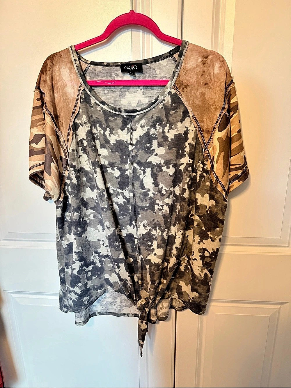 GiGiO Camo Short Sleeve Top in Brown & Gray Large